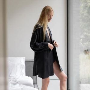 BRAND NEW Lunya Washable Silk Robe
